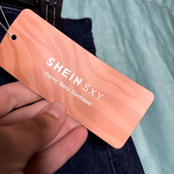 Shein NWT SHEIN SXY High Waist Raw Hem Flare Leg Jeans 28 - Picture 3 of 8